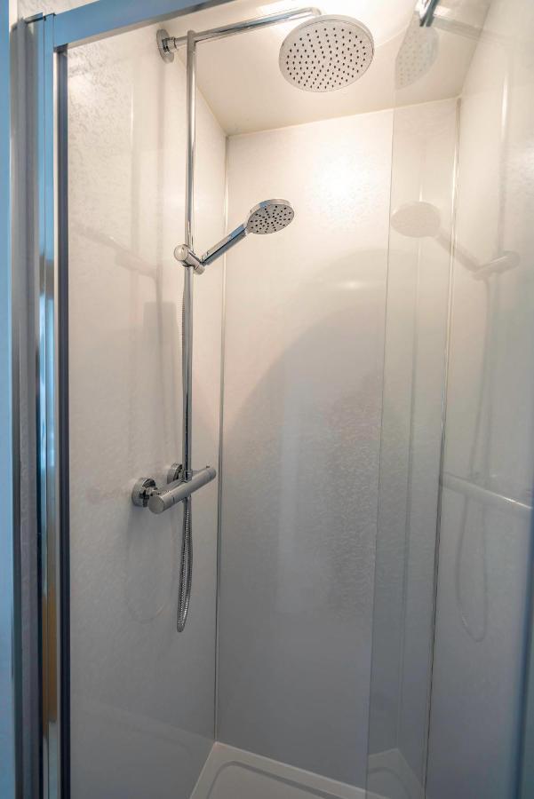 The Chaucer - Modern 3 Bed Home With Parking Close To City Centre Кентърбъри Екстериор снимка